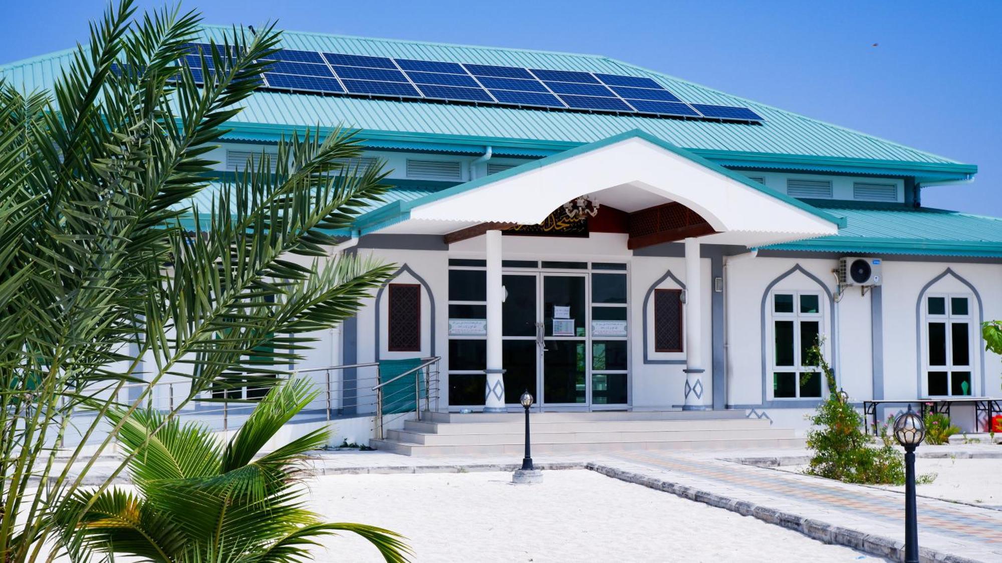 One The Island Hotel Naifaru Exterior photo